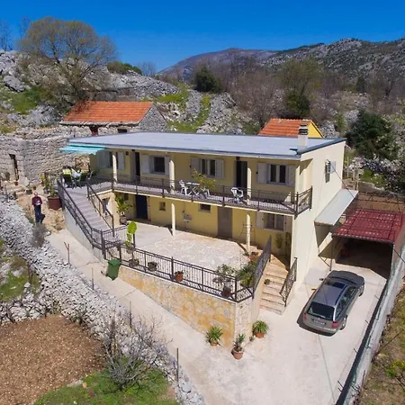 בית אירוח Apartman Salta